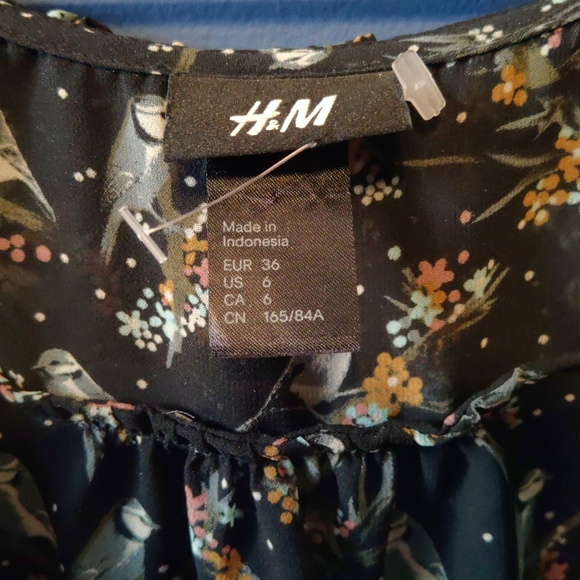 3/ $25 Cute blouse - Picture 4 of 5